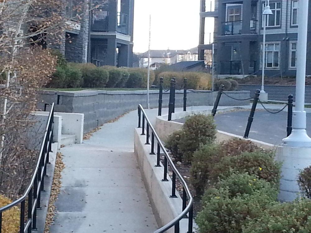 Pinnacle Inn & Suites Aspen YYC Exterior foto